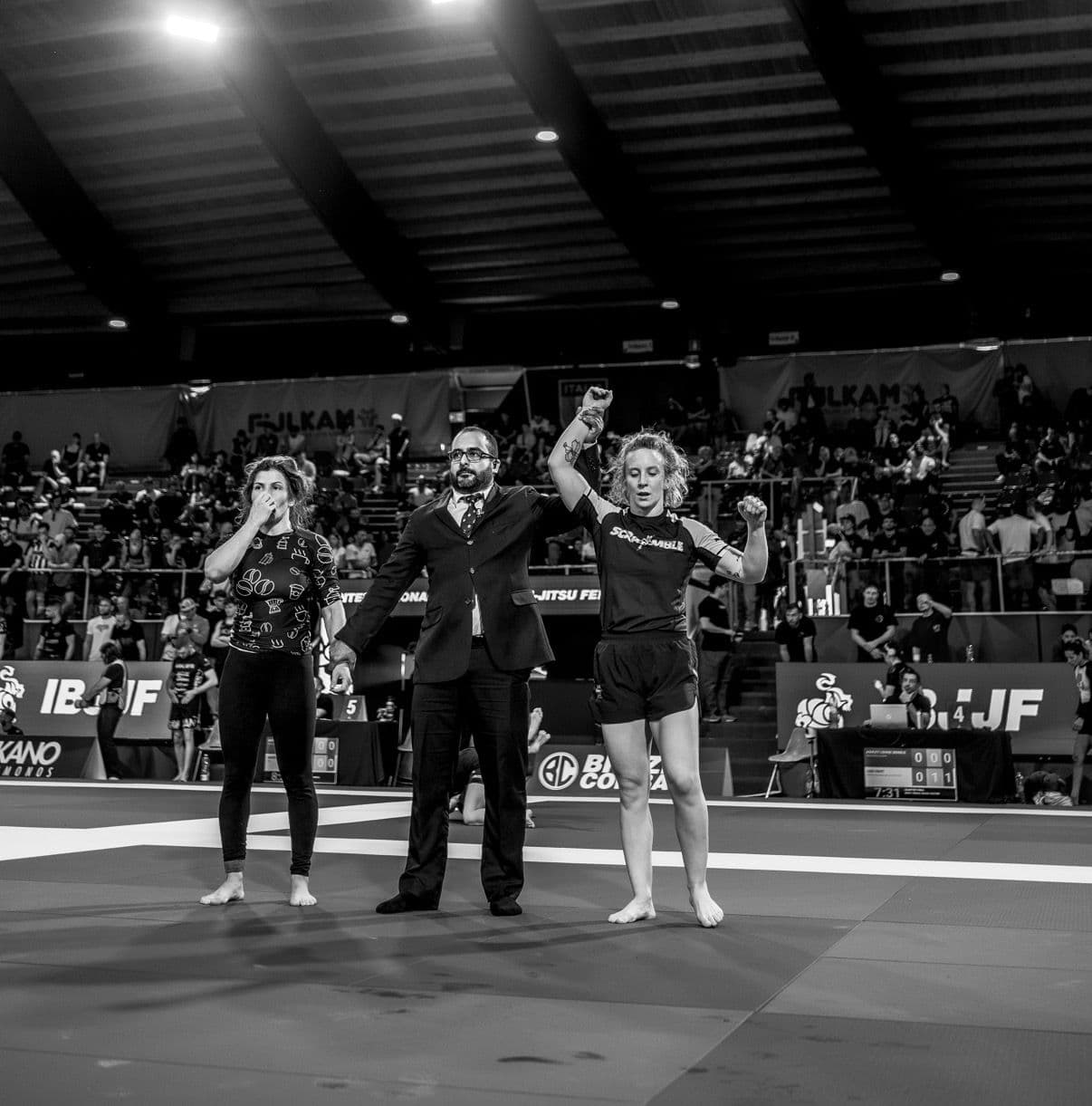 Amanda Schurtz having her hand raised at IBJJF European Championship